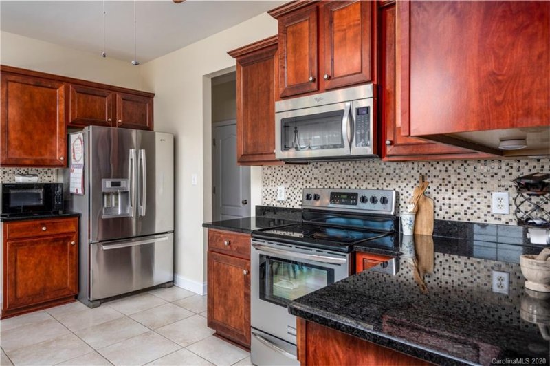 Property image 3 at 5056 Orchard Park Drive, Hickory, NC 28602