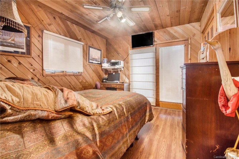 Property image 5 at 7066 Executive Circle, Denver, NC 28037