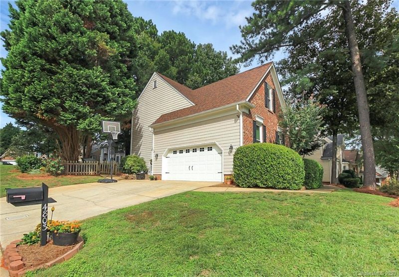 Property image 4 at 4803 Benthaven Lane, Charlotte, NC 28269