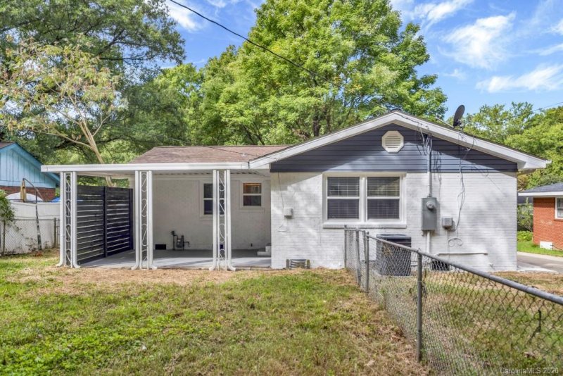 Property image 4 at 715 Claremont Road, Charlotte, NC 28214