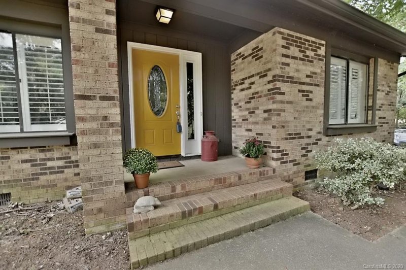 Property image 2 at 200 Millwood Lane, Charlotte, NC 28270