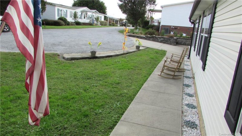 Property image 3 at 11 N Marjorie Lane, Hendersonville, NC 28792