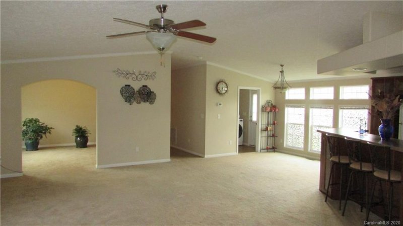 Property image 4 at 11 N Marjorie Lane, Hendersonville, NC 28792