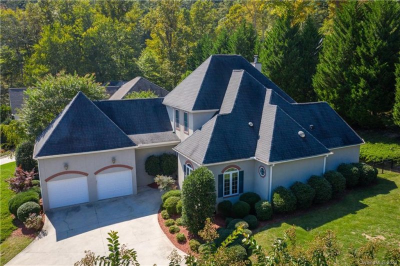 Property image 3 at 385 Mistletoe Trail, Hendersonville, NC 28791