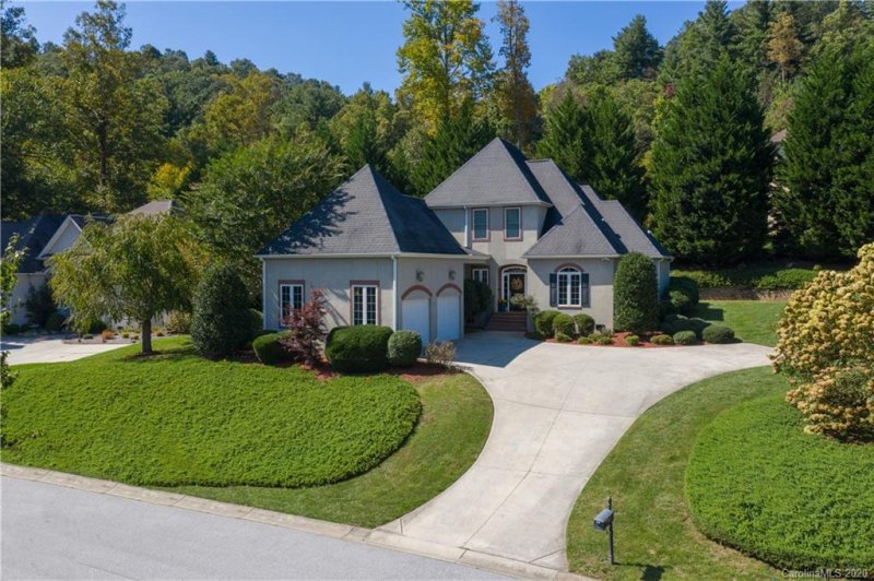 Property image 4 at 385 Mistletoe Trail, Hendersonville, NC 28791