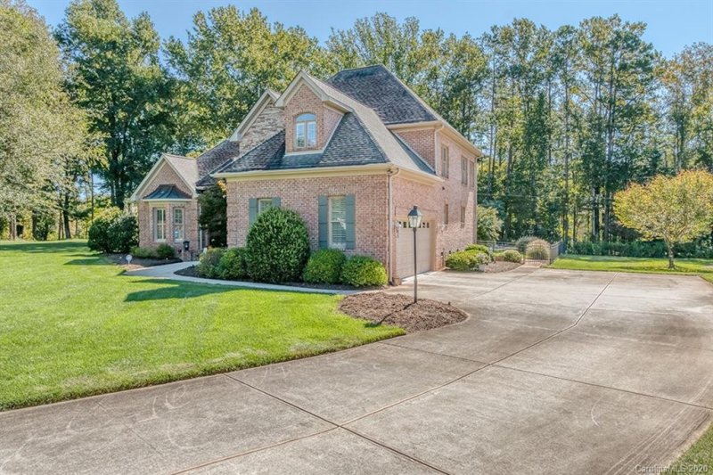 Property image 3 at 9711 Arlington Oaks Drive, Charlotte, NC 28227