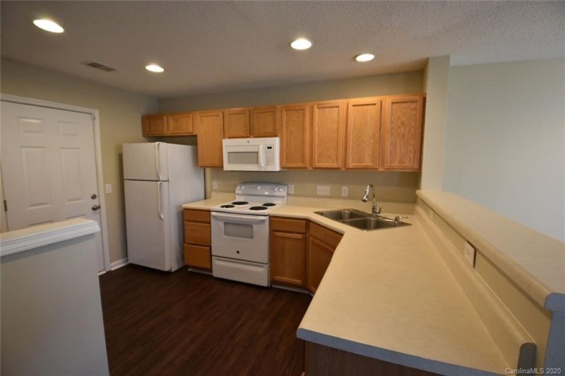 Property image 3 at 10942 Walking Path Lane, Charlotte, NC 28213