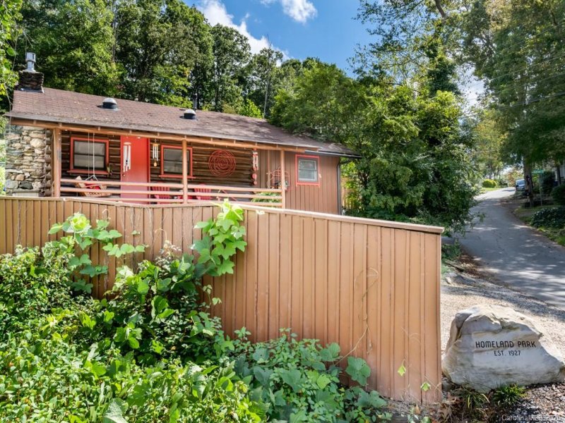 Property image 2 at 28 Rhododendron Drive, Asheville, NC 28805