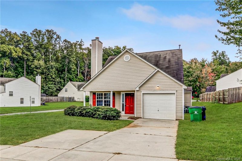 Property image 2 of 3518 Lukes Drive in Linda Vista, Charlotte, NC 28216