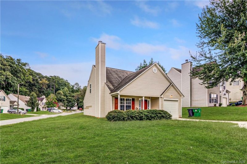 Property image 3 of 3518 Lukes Drive in Linda Vista, Charlotte, NC 28216