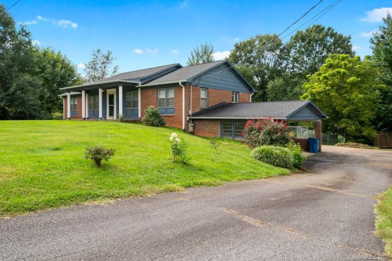 Property image 3 at 2513 Pinoak Drive, Hickory, NC 28602