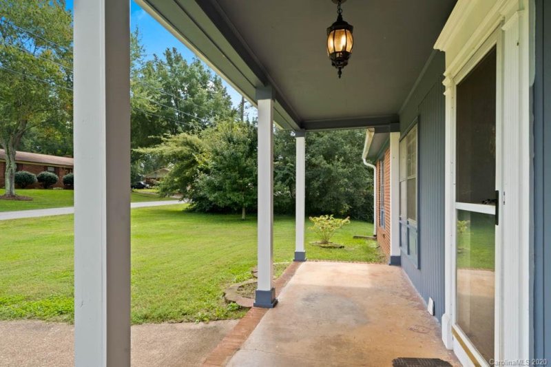 Property image 4 at 2513 Pinoak Drive, Hickory, NC 28602