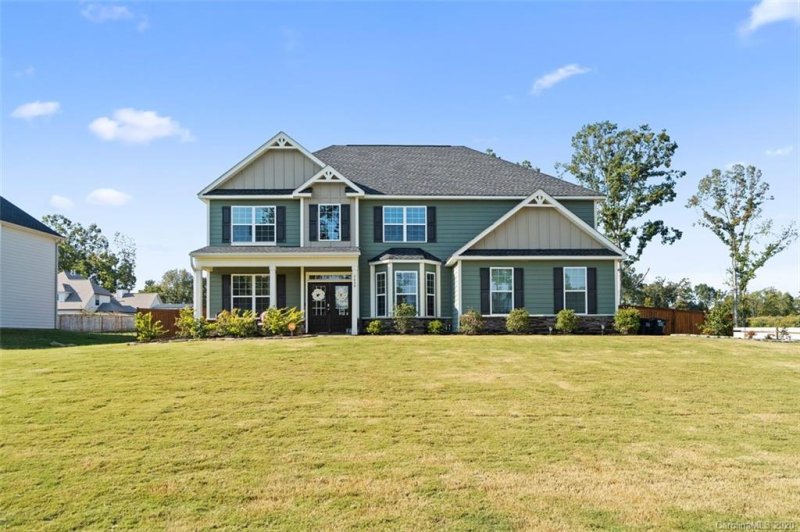 2609 Lakefront Drive