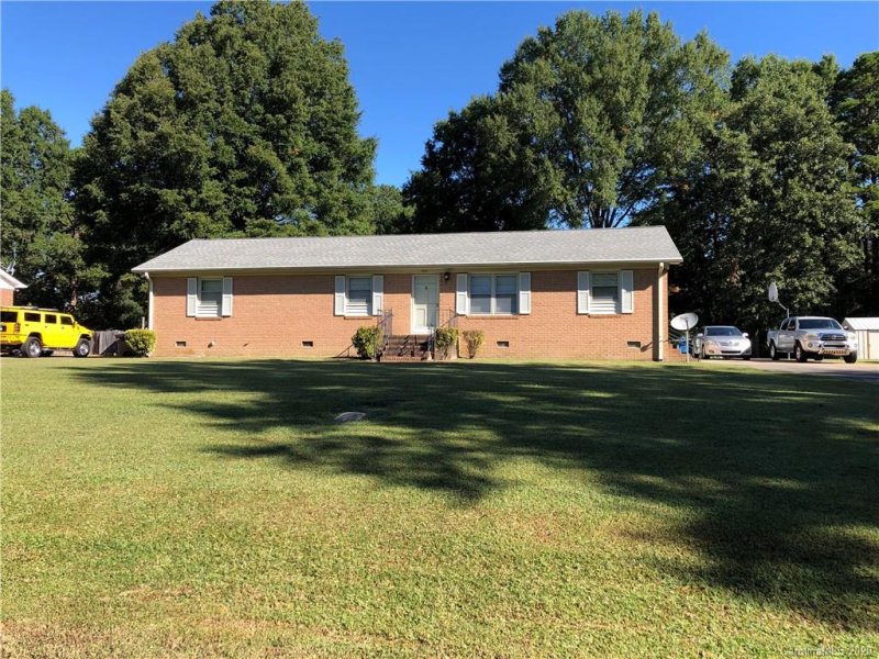 Property image 2 at 421 Catawba Circle, Matthews, NC 28104