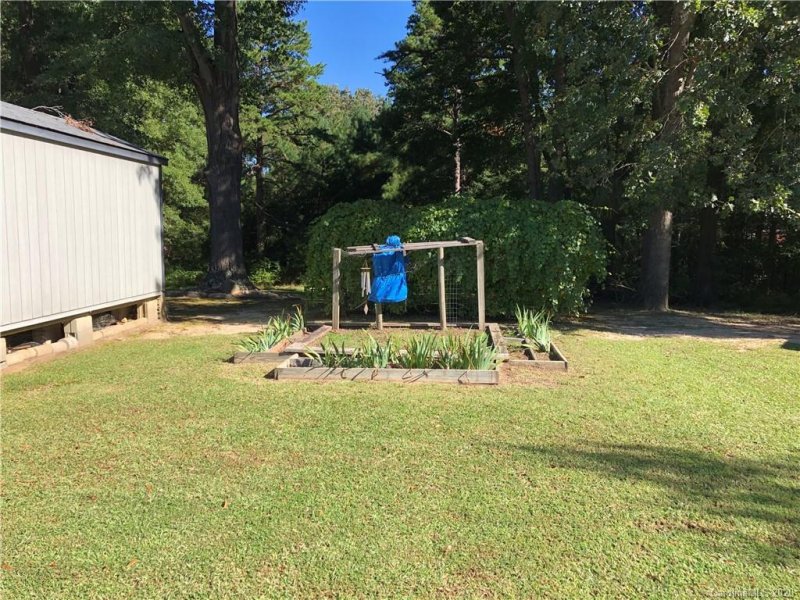 Property image 4 at 421 Catawba Circle, Matthews, NC 28104