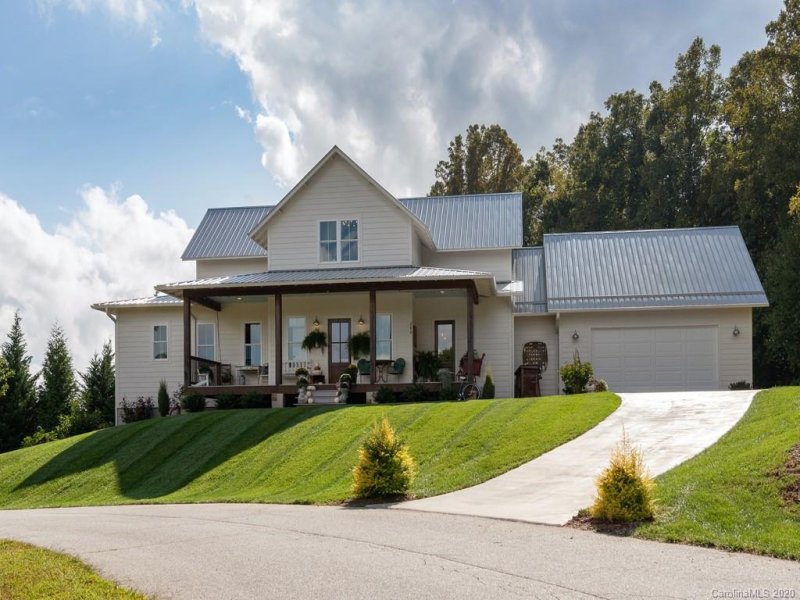 Property image 2 at 280 Eagles Eye Drive, Hendersonville, NC 28792