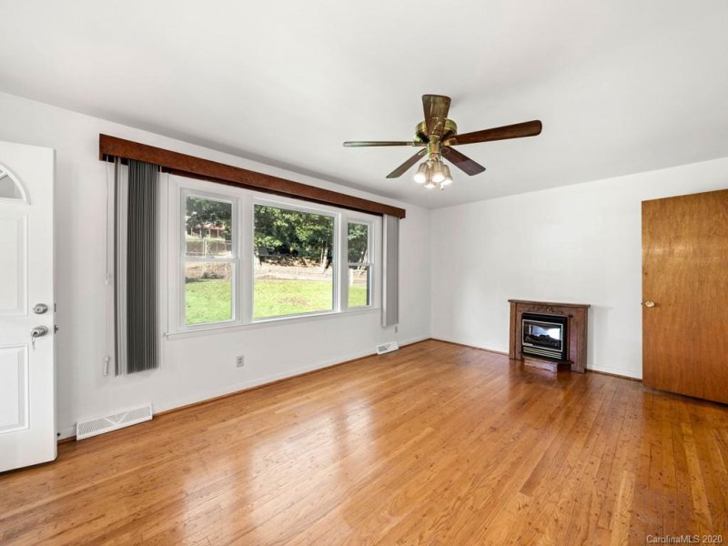 Property image 2 at 17 Vanderbilt Terrace, Asheville, NC 28806