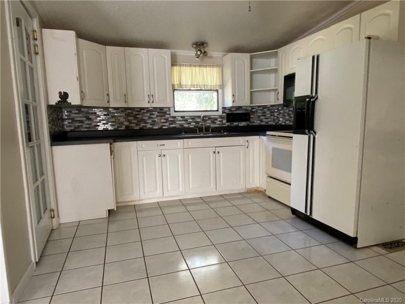 Property image 3 at 382 Deerchase Circle, Statesville, NC 28625