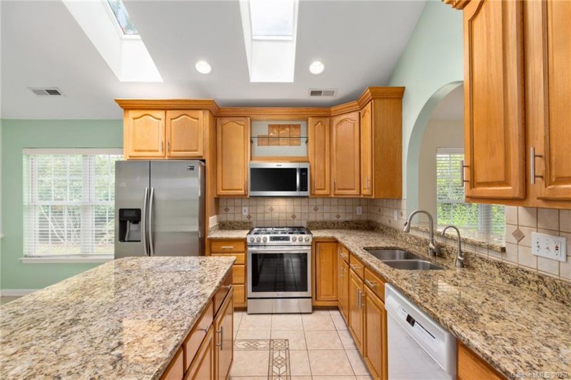 Property image 2 at 8 Stonebridge Drive, Asheville, NC 28805