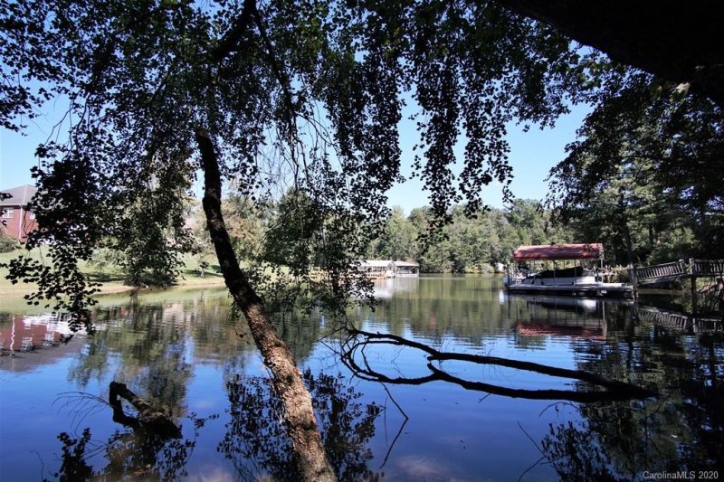 Property image 2 at 4860 Rio De Luna Street, Hickory, NC 28601