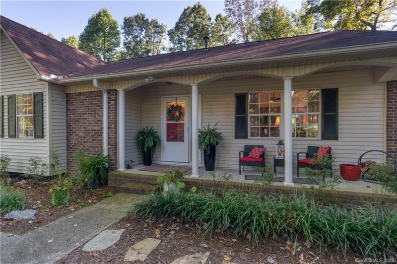 Property image 2 at 316 Derby Lane, Hendersonville, NC 28739