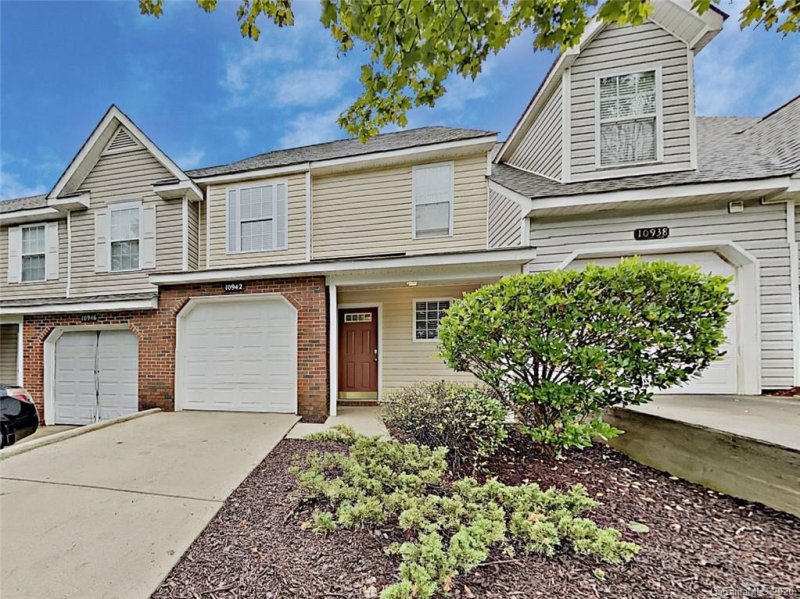 10942 Walking Path Lane