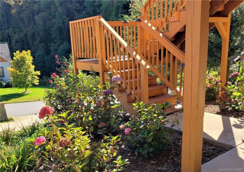 Property image 4 at 7 Constitution Avenue, Waynesville, NC 28785