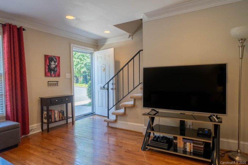 Property image 2 at 826 6th Street, Hickory, NC 28601