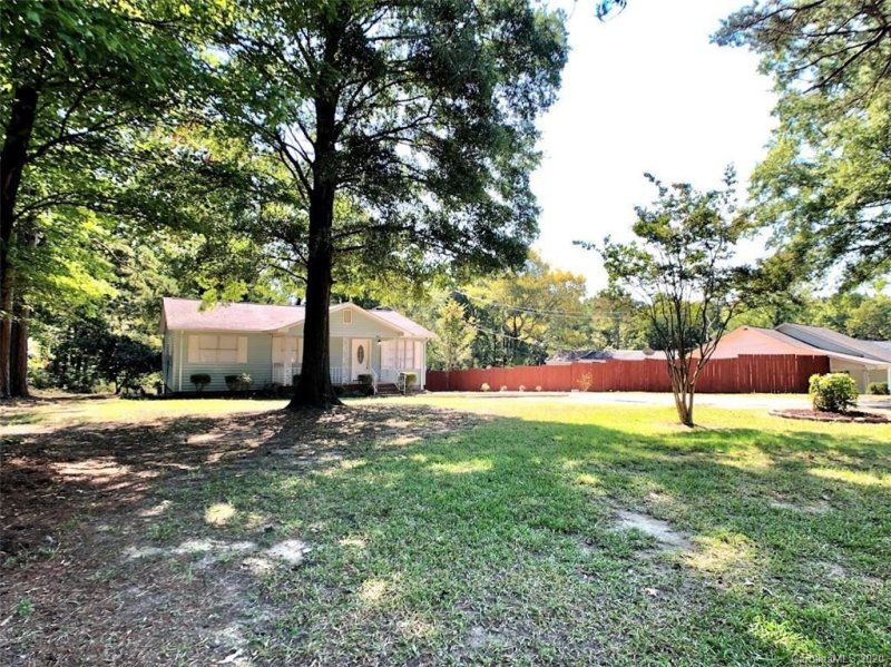 Property image 2 at 808 Morningside Road, Charlotte, NC 28214