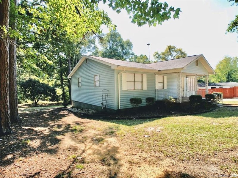 Property image 4 at 808 Morningside Road, Charlotte, NC 28214