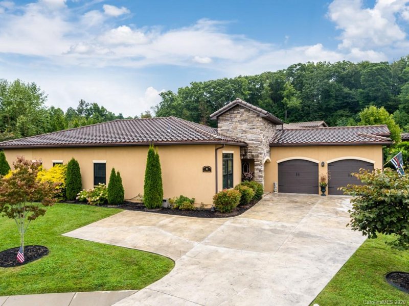 Property image 2 at 8 Verano Court, Asheville, NC 28806