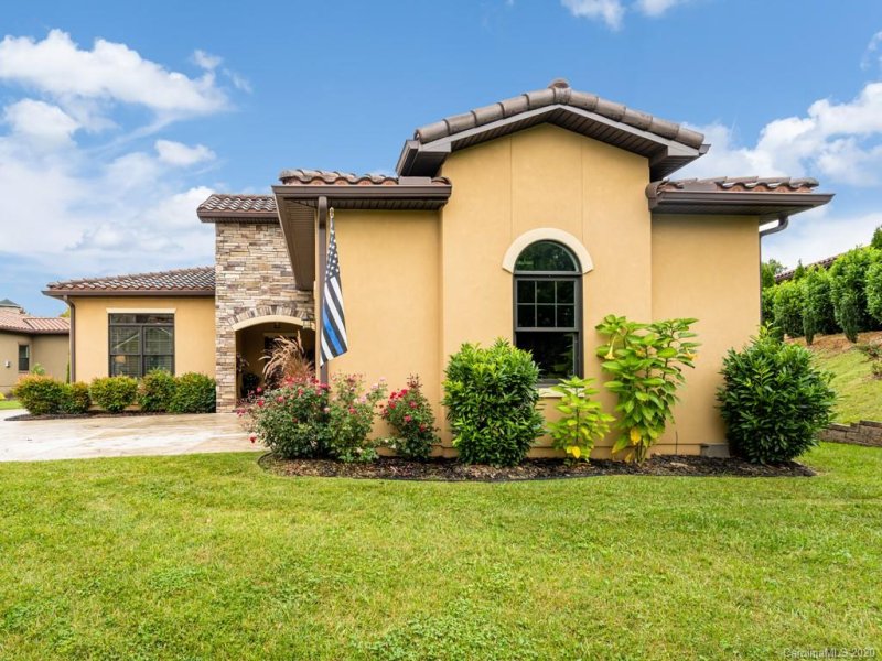 Property image 3 at 8 Verano Court, Asheville, NC 28806