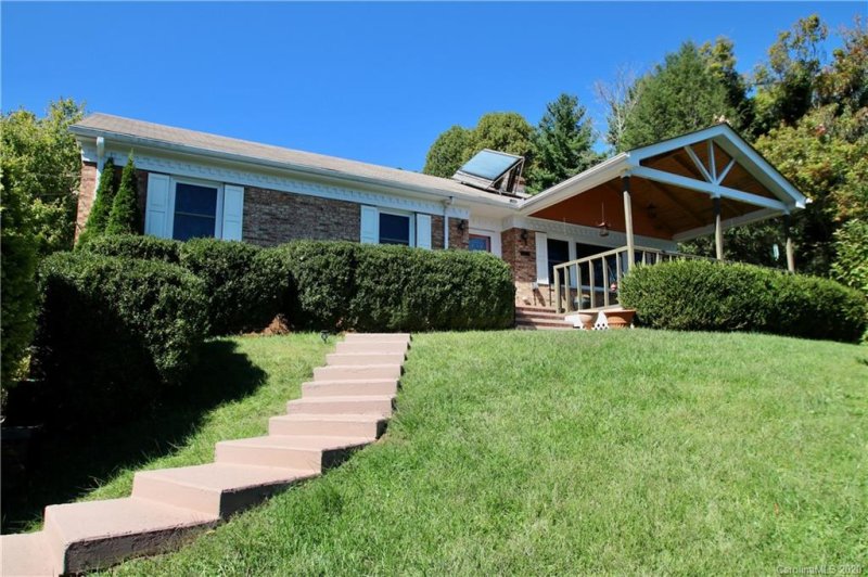 Property image 2 at 527 Little Mountain Road, Waynesville, NC 28786