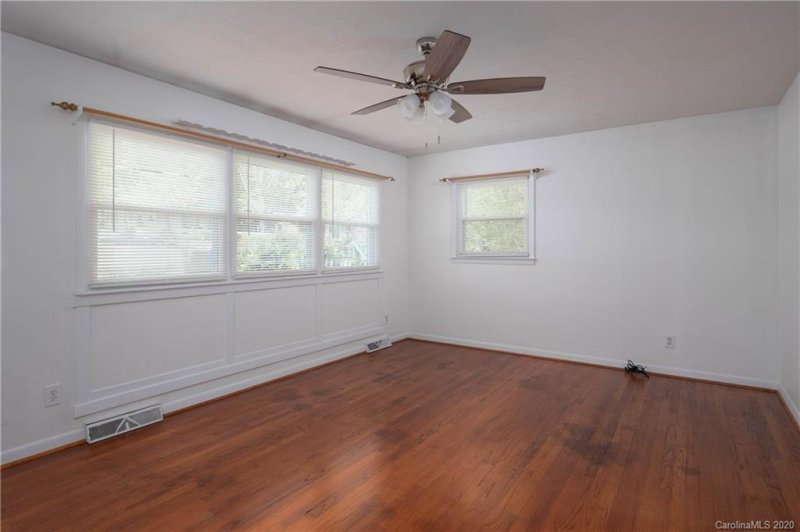 Property image 4 at 32 Debra Lane, Asheville, NC 28806