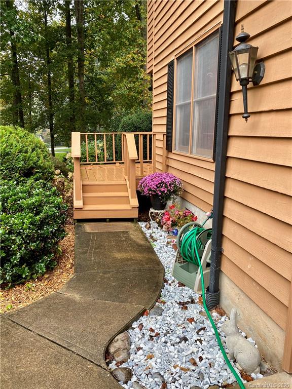 Property image 2 at 1100 Hidden Creek Court, Hickory, NC 28601