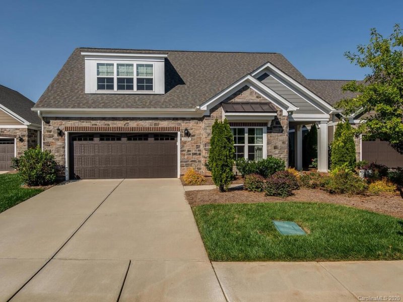 Property image 2 at 16005 Lakeside Loop Lane, Cornelius, NC 28031