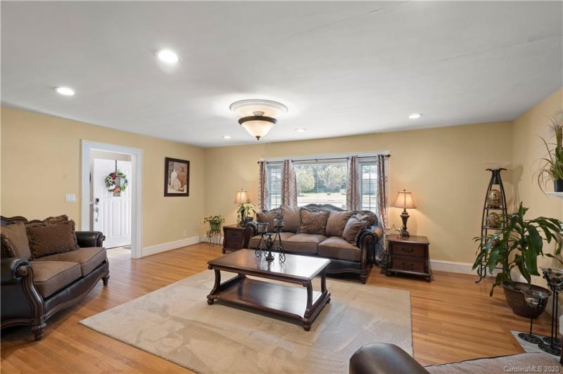 Property image 4 at 712 Townsend Avenue, Gastonia, NC 28052