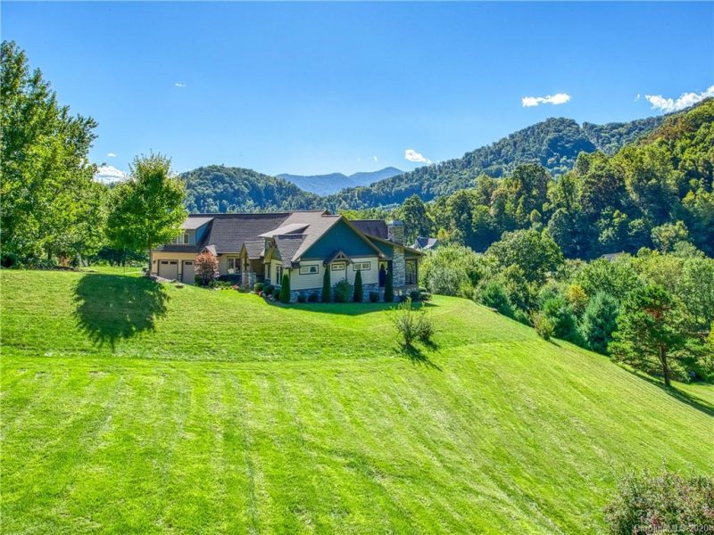 Property image 2 at 8 Kinross Lane, Waynesville, NC 28785