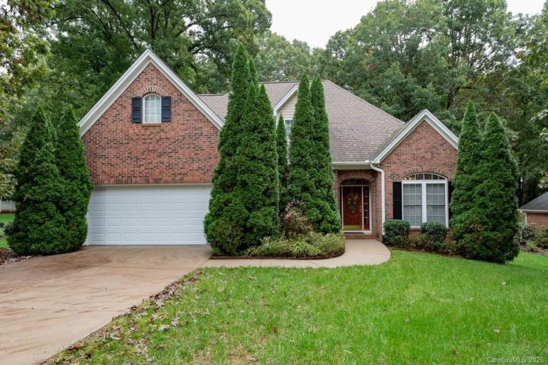 1928 Twin Ponds Drive