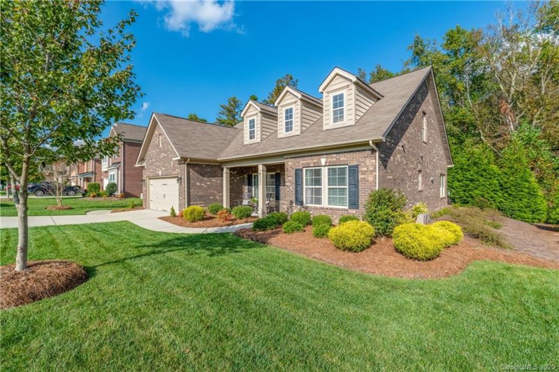 Property image 2 at 5201 Poplar Knoll Drive, Matthews, NC 28105