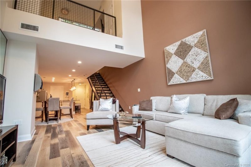 Property image 2 at 701 Royal Court, Charlotte, NC 28202