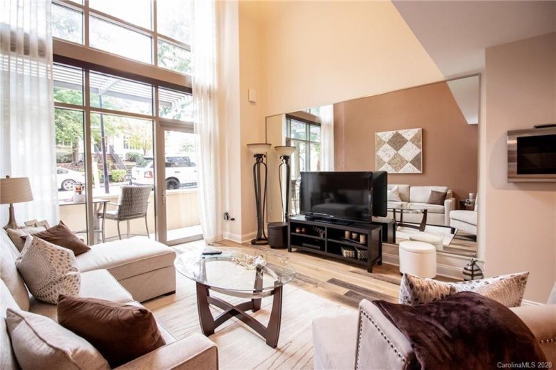 Property image 3 at 701 Royal Court, Charlotte, NC 28202