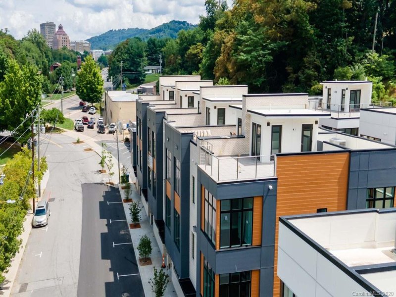 Property image 3 at 8 Bauhaus Court, Asheville, NC 28801