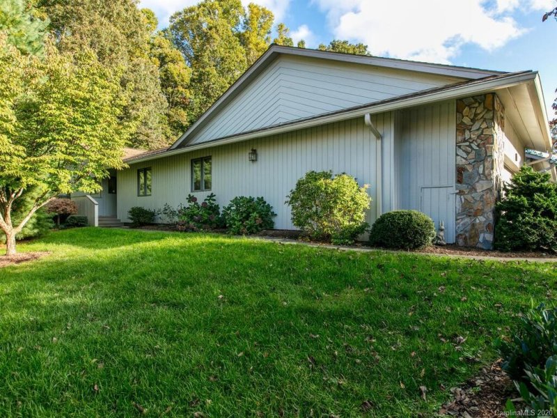 Property image 3 at 121 Cloverleaf Lane, Asheville, NC 28803