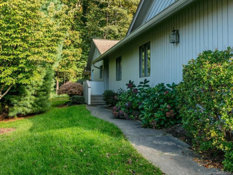 Property image 4 at 121 Cloverleaf Lane, Asheville, NC 28803