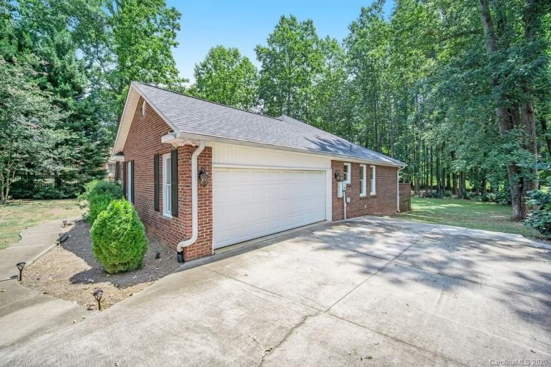 Property image 2 at 1799 Cameron Heights Circle, Denver, NC 28037