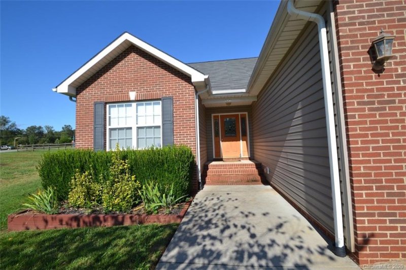 Property image 3 at 1491 Mayfair Drive, Conover, NC 28613