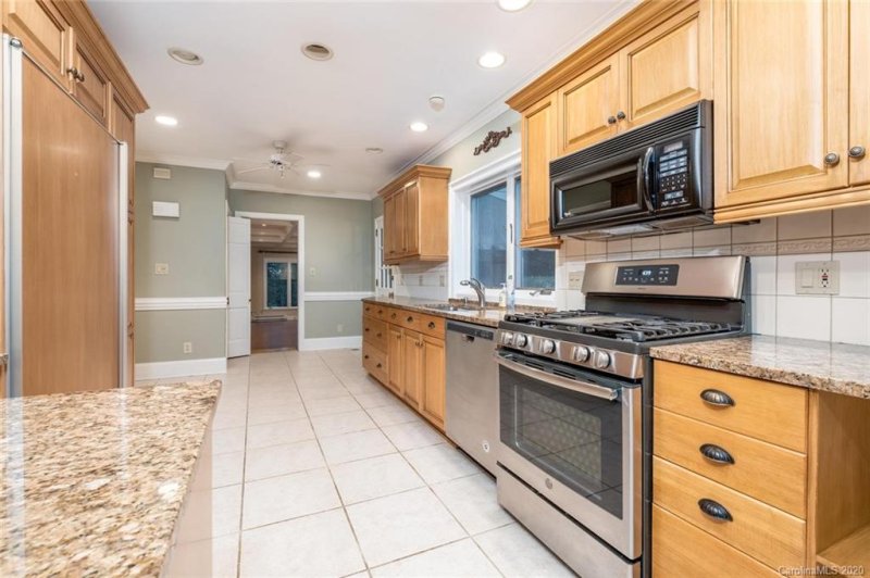 Property image 3 at 5137 Parview Drive, Charlotte, NC 28226