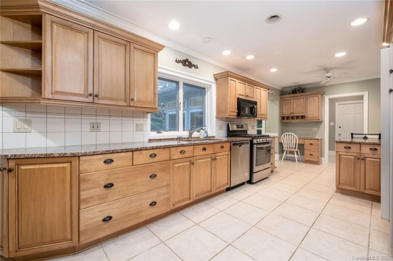 Property image 4 at 5137 Parview Drive, Charlotte, NC 28226