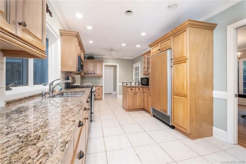 Property image 5 at 5137 Parview Drive, Charlotte, NC 28226